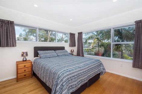 Photo of property in 33 Mayfair Crescent, Mairangi Bay, Auckland, 0630