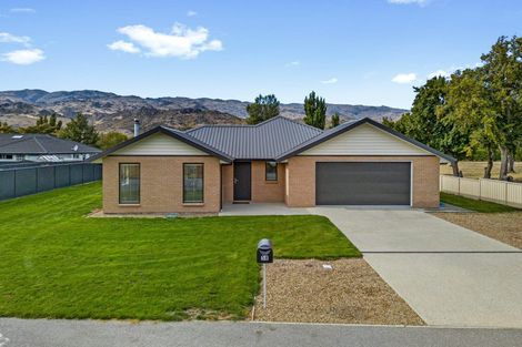 Photo of property in 58 Stratford Drive, Mount Pisa, Cromwell, 9383