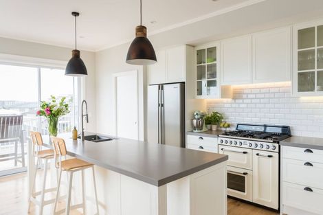 Photo of property in 53a Braemar Road, Castor Bay, Auckland, 0620