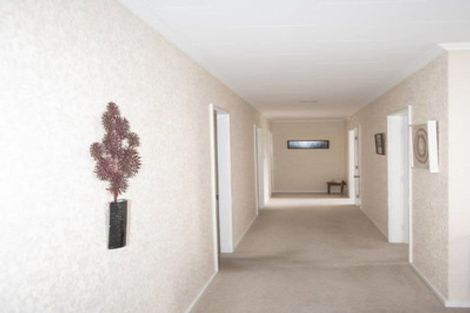 Photo of property in 6 Spicer Place, Tawa, Wellington, 5028