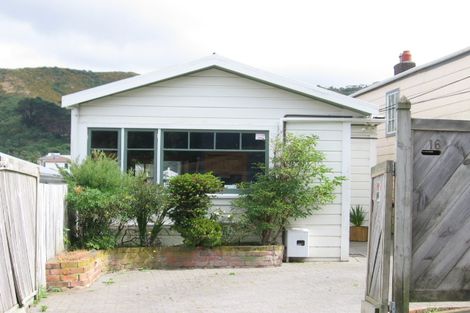 Photo of property in 16 Clyde Street, Island Bay, Wellington, 6023