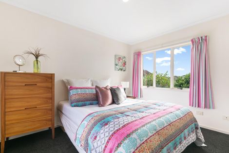 Photo of property in 8 Bezar Place, Flat Bush, Auckland, 2016