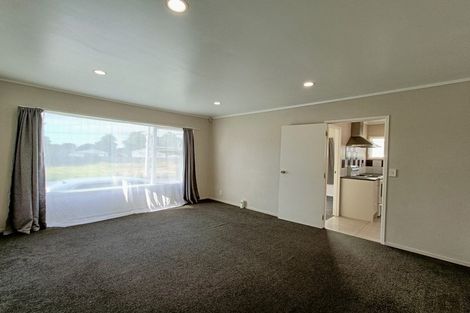 Photo of property in 4 Clutha Crescent, Clover Park, Auckland, 2023