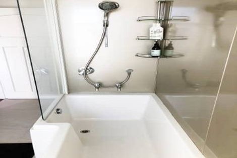 Photo of property in 11 Woodville Street, Edgeware, Christchurch, 8013