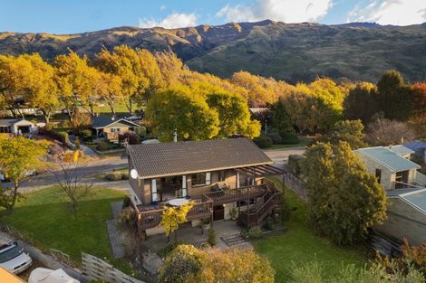 Photo of property in 10 Heuchan Lane, Wanaka, 9305