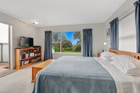 Photo of property in 23 Roberts Road, Matakatia, Whangaparaoa, 0930
