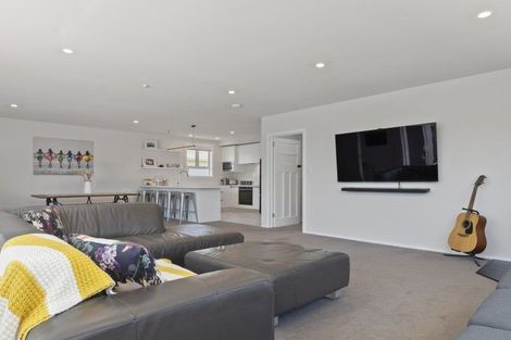 Photo of property in 3 Kitchener Terrace, Moturoa, New Plymouth, 4310