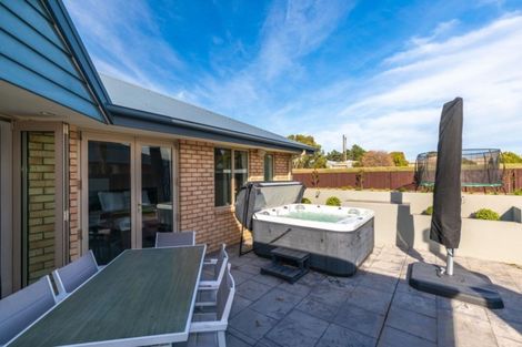 Photo of property in 11 Cairnbrae Drive, Prebbleton, 7604