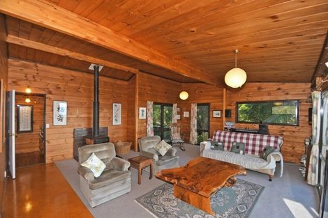 Photo of property in 103 Leigh Road, Leigh, 0985