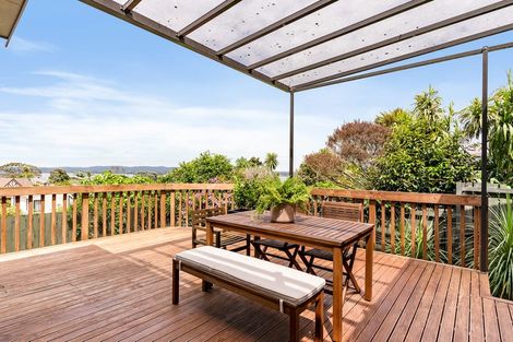 Photo of property in 122 Island Bay Road, Beach Haven, Auckland, 0626