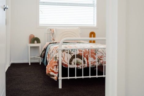 Photo of property in 10 Aarts Place, One Tree Point, 0118