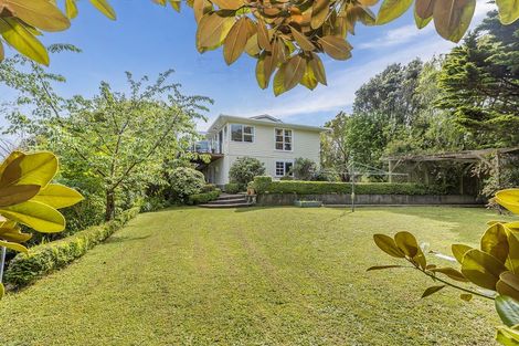 Photo of property in 28 Bartlett Grove, Tawa, Wellington, 5028