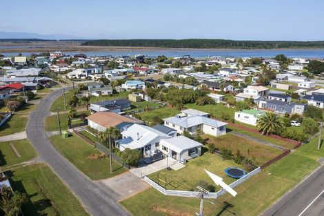 Photo of property in 8 Linklater Avenue, Foxton Beach, Foxton, 4815