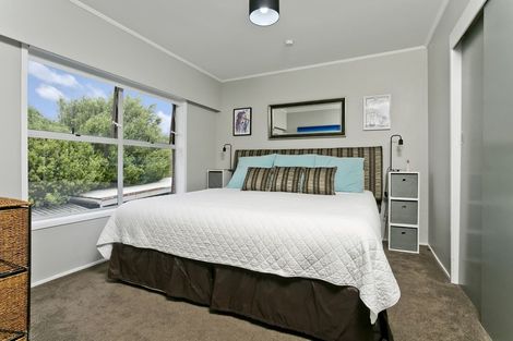 Photo of property in 2/2 Lambrown Drive, Totara Vale, Auckland, 0629