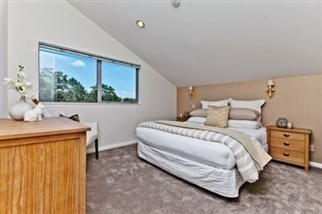 Photo of property in 52 Laurel Oak Drive, Schnapper Rock, Auckland, 0632