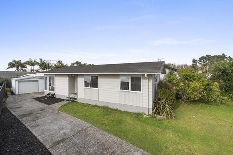 Photo of property in 32 Allington Road, Massey, Auckland, 0614