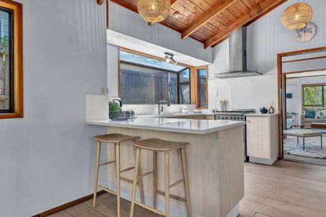 Photo of property in 14 Deverell Place, Northcross, Auckland, 0632