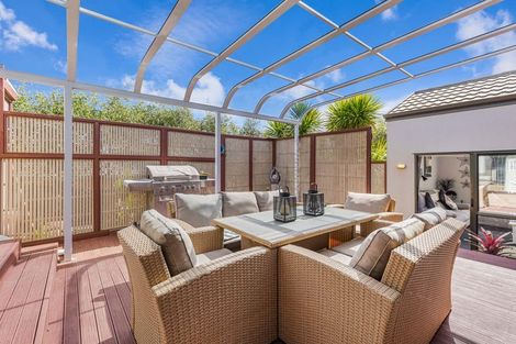 Photo of property in 52 Hewlett Road, Massey, Auckland, 0614