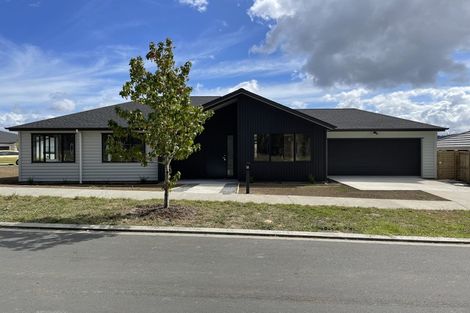 Photo of property in 83 Nobilo Road, Kumeu, 0810