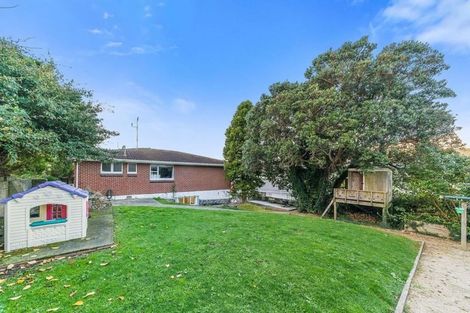 Photo of property in 15 Lane Crescent, Tawa, Wellington, 5028