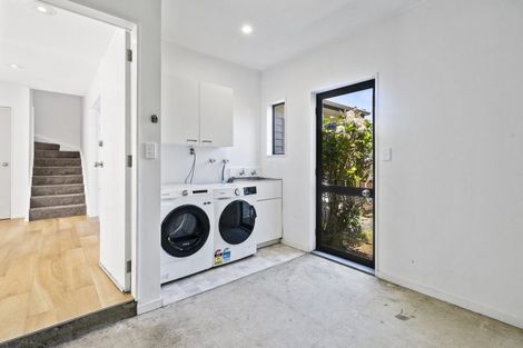 Photo of property in 15 Bury Grove, Strathmore Park, Wellington, 6022