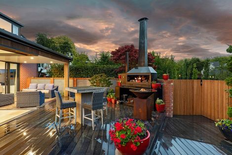 Photo of property in 66 Straven Road, Fendalton, Christchurch, 8014