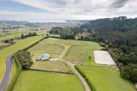 Photo of property in 34 Waikopua Road, Whitford, 2571