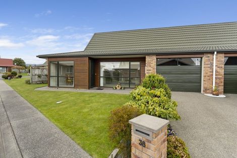 Photo of property in Rangeview Villas, 38/9 Fuller Close, Levin, 5510