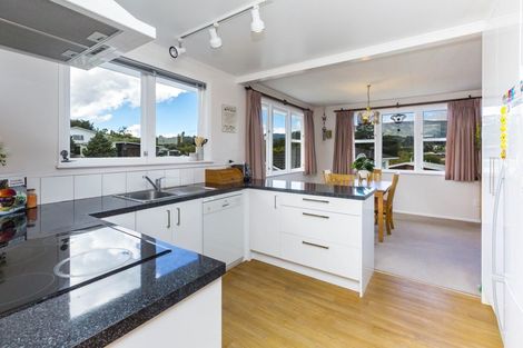 Photo of property in 27 Sunnyview Drive, Brown Owl, Upper Hutt, 5018