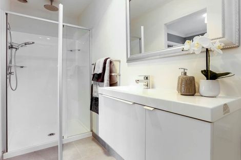 Photo of property in 28 Harbour View Road, Te Atatu Peninsula, Auckland, 0610