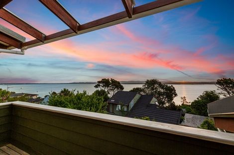 Photo of property in 32 Brigantine Drive, Beach Haven, Auckland, 0626