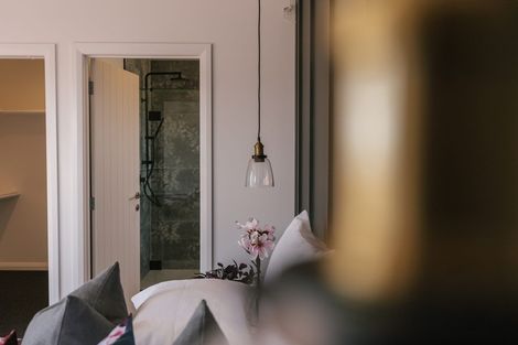 Photo of property in 5 Corsica Court, Fitzherbert, Palmerston North, 4410