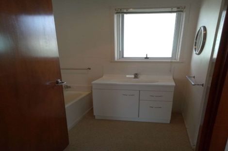 Photo of property in 16 Mawney Road, Henderson, Auckland, 0610