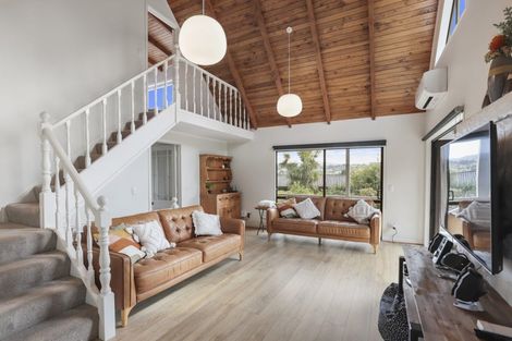 Photo of property in 99 Captain Scott Road, Glen Eden, Auckland, 0602