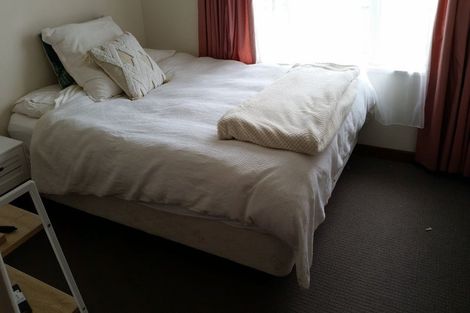 Photo of property in 82 Ocean View Road, Northcote, Auckland, 0627