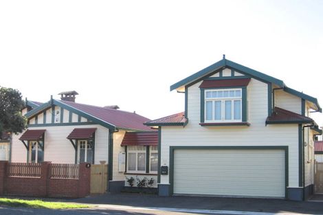 Photo of property in 111 Marine Parade, Eastbourne, Lower Hutt, 5013