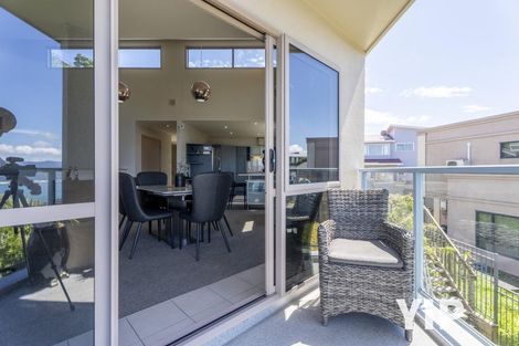 Photo of property in 14 Dress Circle, Newlands, Wellington, 6037