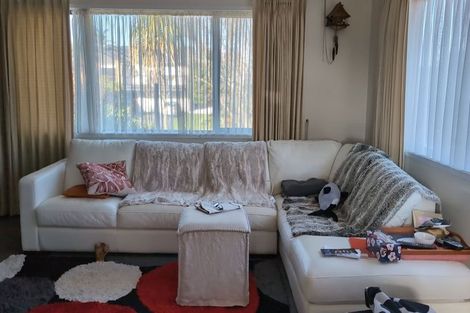 Photo of property in 15 Loloma Drive, Half Moon Bay, Auckland, 2012