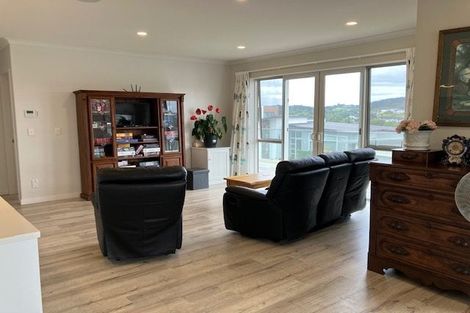 Photo of property in 23 Maka Terrace, Orewa, 0931