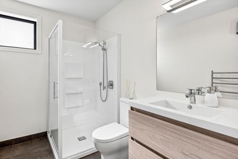 Photo of property in 4 Kahu Close, Wanaka, 9305