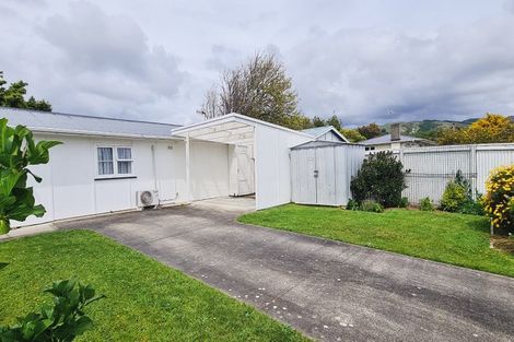 Photo of property in 32 Rimu Street, Waikanae, 5036