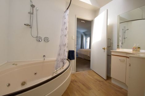 Photo of property in 25 Avalon Crescent, Fernhill, Queenstown, 9300