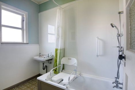 Photo of property in 129 Savage Crescent, West End, Palmerston North, 4412