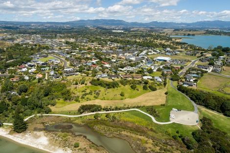 Photo of property in 11 Margaret Drive, Omokoroa, 3114