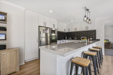 Photo of property in 22b Sunnyvale Road, Swanson, Auckland, 0614