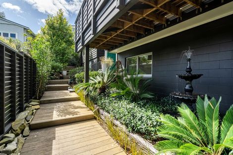 Photo of property in 2/76 Wairoa Road, Narrow Neck, Auckland, 0624