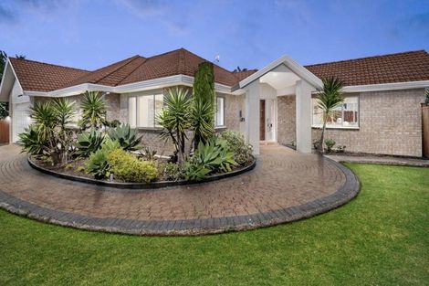 Photo of property in 1 Faldo Drive, Golflands, Auckland, 2013