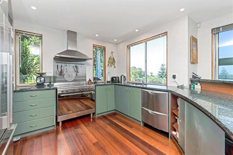 Photo of property in 10 Waitea Road, Muriwai, Waimauku, 0881