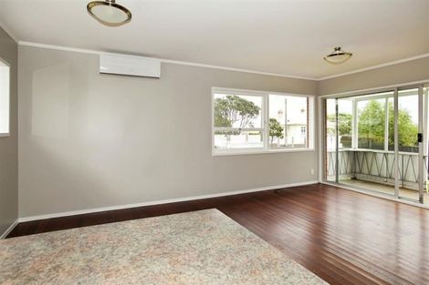 Photo of property in 1/134 Calliope Road, Stanley Point, Auckland, 0624