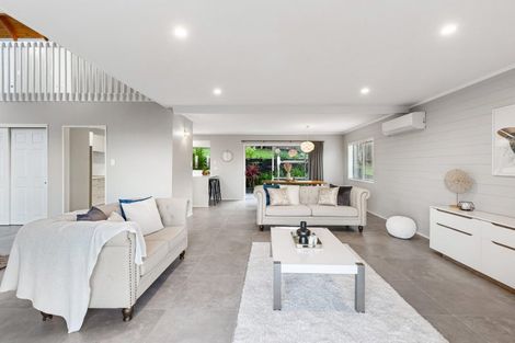 Photo of property in 7 Kerlin Crescent, West Harbour, Auckland, 0618